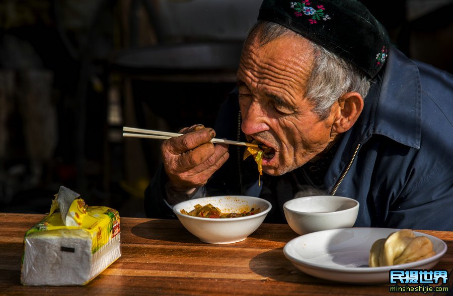 摄影中白加黑减的原理是什么 摄影曝光中所说的“白加黑减”是什么意思?