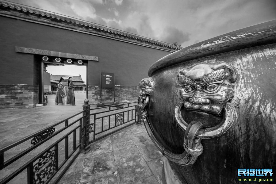 赵力老师，我很荣幸认识了他，看他的建筑摄影作品，绝对是一种享受